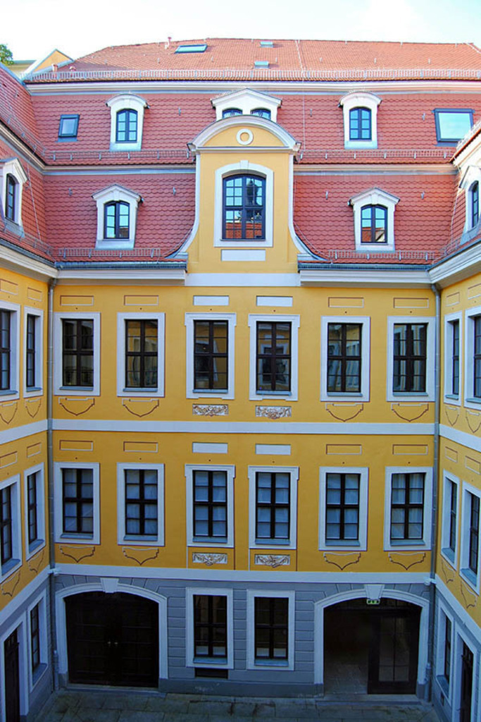 Bosehaus - Fassade im Innenhof | Entdecke über 20 Kategorien Leipzig-Motive: Foto-Downloads, hochwertige Poster, Leinwand- & Fine-Art-Prints. Jetzt Lieblingsfoto im Bildlexikon Leipzig Shop bestellen!