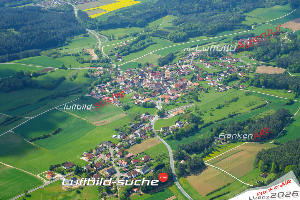 Die Luftaufnahme Kirchenbirkig - Pottenstein wurde vom UL-Flugzeug (keine Drohne) aus fotografiert.Hohe Druck- Auflösung-die Geschenkidee!