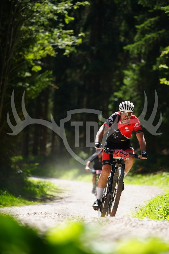 FC102114 | Fotogalerie der Treibjagd im Dunkelwald - Dein MTB Etappenrennen im Erzgebirge - Realisiert mit Pictrs.com