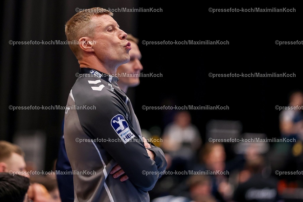 BHC02042601022 | 02.04.2026, Handball, HBL, Bergischer HC - VfL Gummersbach, Mitsubishi Electric HALLE Düsseldorf: Cheftrainer Guojon Valur Sigurosson (VfL Gummersbach #hc) unzufreiden gestikulierend am Spielfeldrand  