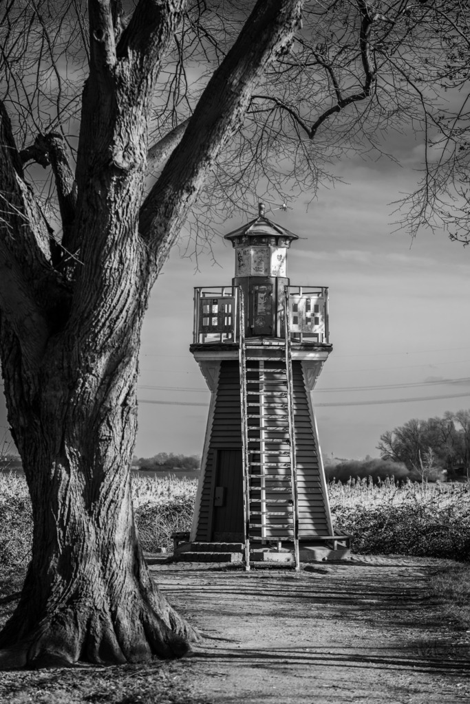 10230308 - Leuchtfeuer Bunthaus | Blick auf das historische Leuchtfeuer an der Bunthäuser Spitze in Wilhelmsburg. Hier teilt sich die Elbe in Norder- und Süderelbe.