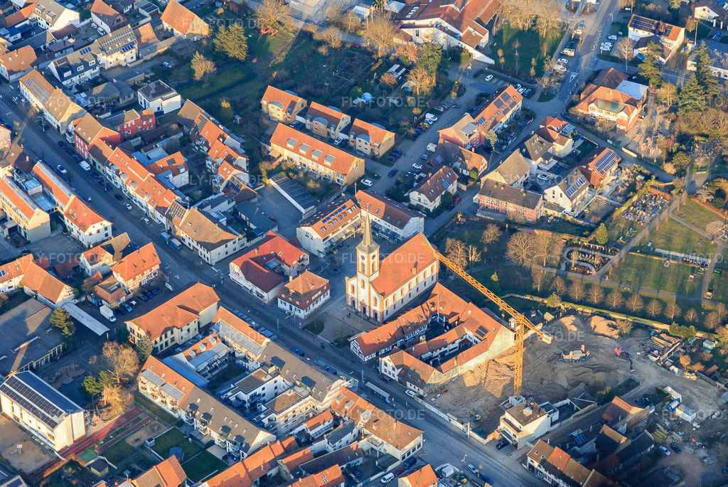 Michaeliskirche http://www.michaelisgemeinde.de/ | Luftbild: Michaeliskirche http://www.michaelisgemeinde.de/ im Ortsteil Blankenloch in Stutensee im Bundesland Baden-Württemberg in Deutschland. Foto: IMG_145487.jpg vom 07.03.2025 durch Werner Riehm/FLY-FOTO.de - Realisiert mit Pictrs.com
