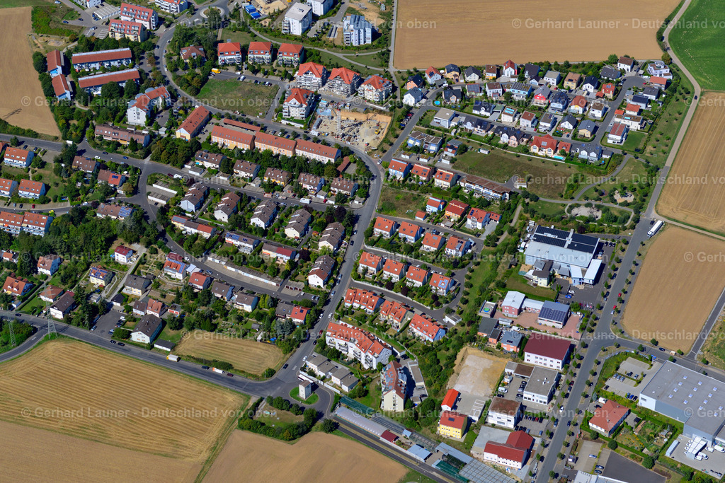 3650133 | LENGFELD 31.08.2016 Wohngebiet einer Einfamilienhaus- Siedlung am Rande von landwirtschaftlichen Feldern in Lengfeld im Bundesland Bayern, Deutschland // Single-family residential area of settlement on the edge of agricultural fields in Lengfeld in the state Bavaria, Germany Foto: Gerhard Launer