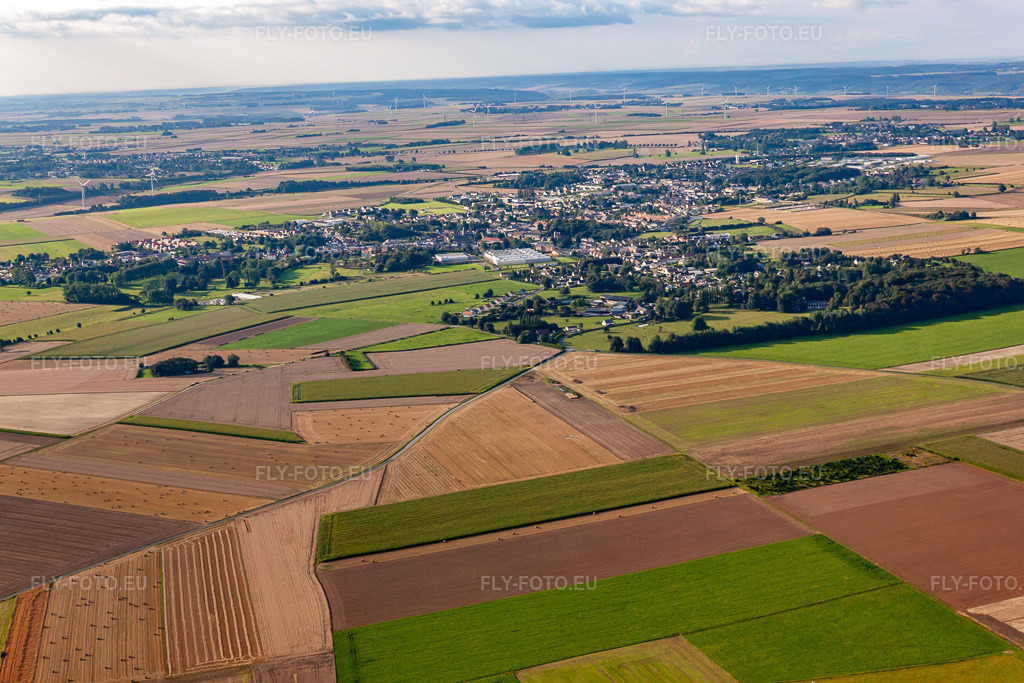 Vue aérienne: Vue de la ville à Friville-Escarbotin dans le département Somme, France. Photo: IMG_71000.jpg prise le 24/08/2014 par Werner Riehm/FLY-FOTO.eu – Résolution de l'original: 4752 x 3168 px