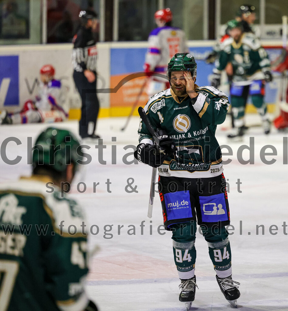 2025-11-30_096_TSV_Erding_gegen_EC_Peiting | Erding, Deutschland, 30.11.2025:Eishockey, Oberliga Süd 2025 / 2026, 22. Spieltag, TSV Erding gegen EC Peiting, Endergebnis: 5:1Markus Eberhardt (Erding Gladiators, #94)Foto: Christian Riedel / fotografie-riedel.net