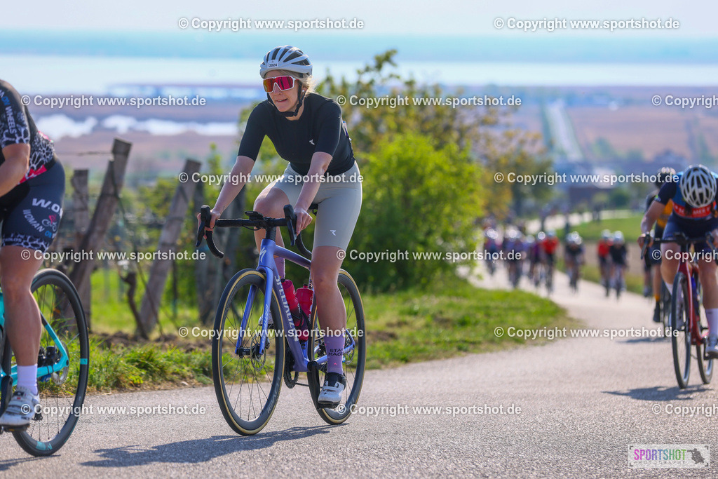 TRA_0297 | Neusiedlersee Radmarathon 2026@sportshot_your_pictrs #yourpictures#roadtowm2029 #nrm #neusiedlerseeradmarathon #neusiedlersee #neusiedlerseetourismus #burgenland #mörbisch #nrm26 #burgenlandtourismus #voglundco #poweredbyburgenlandtourismus #radsport #rad #marathon #ucigranfondo #visitburgenland #ucigranfondoworldseries