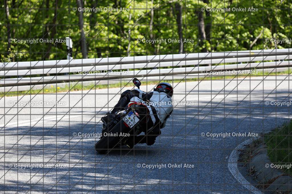 IMG_8653 | Fotograf am Kyffhäuser. Onkel Atze. Kyffhäuser Rennstrecke. Café36. Motorsportfotografie. - Realisiert mit Pictrs.com