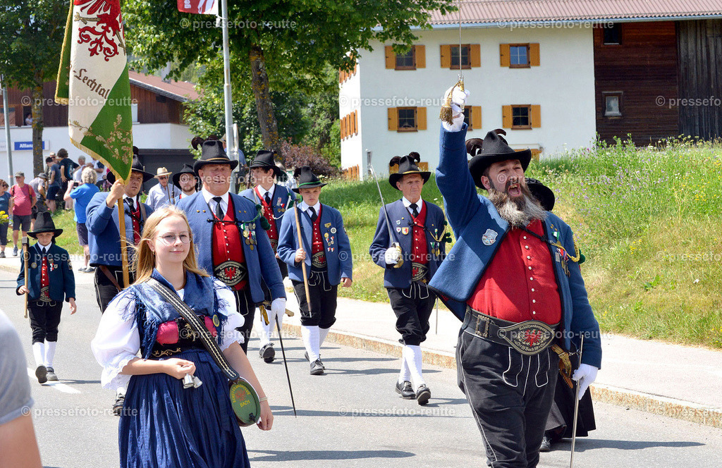 BACH-news-2022-Juli24-Bezirksschuetzenfest-Elbigenalp-D8-WTV_3763 | Info aus dem Bezirk Reutte/Ausserfern Tirol sowie eine umfangreiche Bilddatenbank über die gesamte Region: Lechtal, Talkessel Reutte, Tannheimertal, Zwischentoren. Lech, Plansee, Zugspitze, Grenztunnel, B179, Fernpassstraße, Verkehr, Lawinen, Tradition, - Realisiert mit Pictrs.com