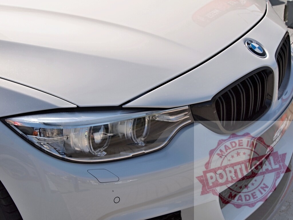 BMW white car front headlight grille detail | White BMW car front showing headlight, kidney grille, and modern design - Realisiert mit Pictrs.com