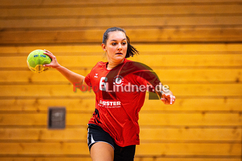 TSV Weiheim gegen SC Weßling | Habdball Bezirksoberliga Frauen 2025/26, TSV Weiheim gegen SC Weßling, 20251025,Valentina PREISSING (TSV Weilheim 6) wurf aufs Tor,2025-10-25 in Weilheim (Jahnhalle)Valentina PREISSING (TSV Weilheim 6)Copyright: WolfgangxLindner 