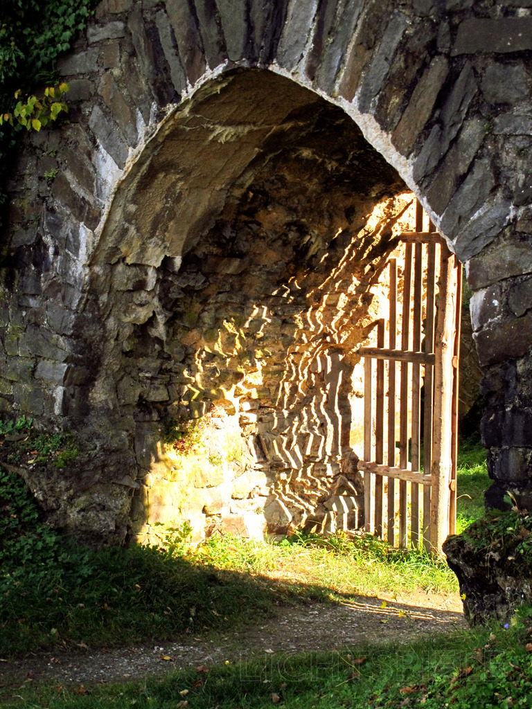 Tor | Tor im Gegenlicht - Realisiert mit Pictrs.com