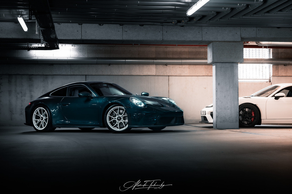 911 GT3 Touring Arlogrünmetallic | Entdecken Sie die faszinierende Welt von Alexander Tschuncky Arts: Kreative Fotografie, atemberaubende Automobilkunst und hochwertiger Bilderdruck. Lassen Sie sich inspirieren! - Realisiert mit Pictrs.com
