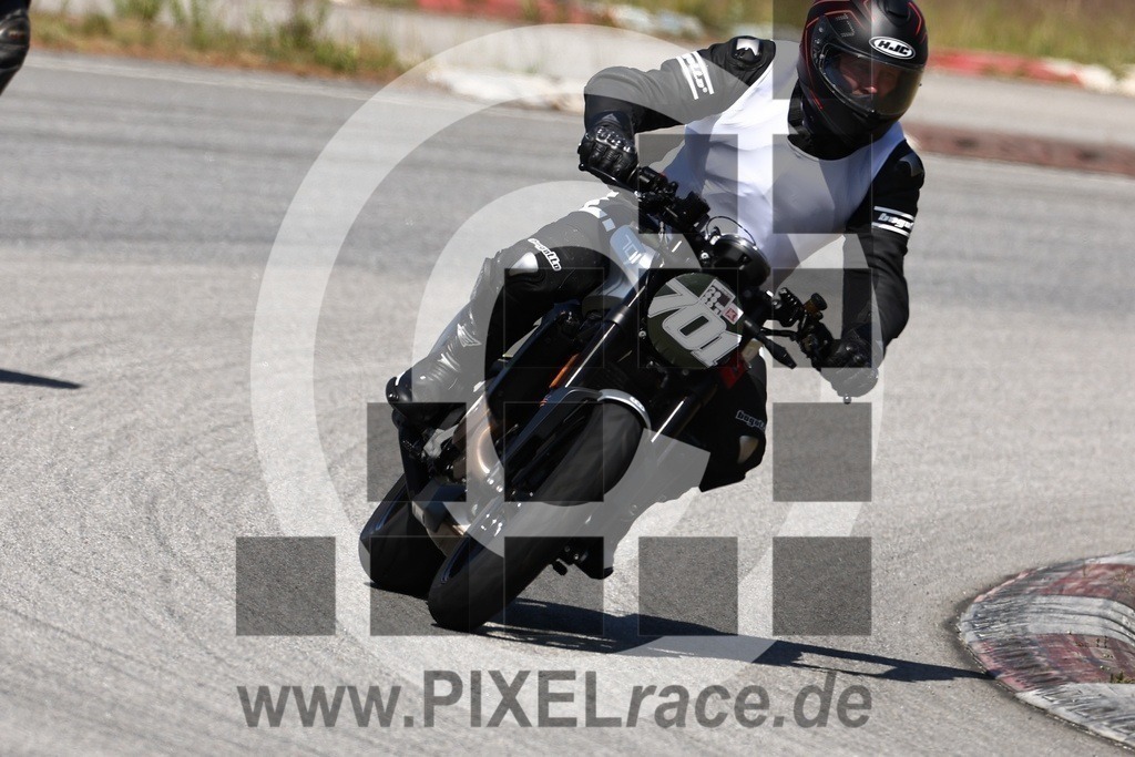 0701-20240509_01227 | Schöne Erinnerungen an spannende Momente - das festzuhalten ist unser Job. PIXELrace.de ist seit 2003 auf den Rennstrecken Europas unterwegs um die Action draußen beim Fahren und die wunderbare Stimmung imm Fahrerlager für euch einzufangen.
