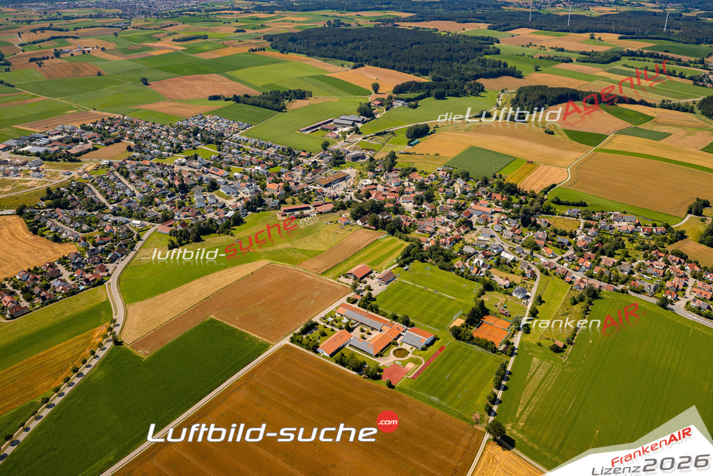 Das Luftbild zeigt :  Ried - Die Luftaufnahme wurde 2024 vom UL-Flugzeug aus erstellt ( keine Drohne ) - Hochauflösende Luftaufnahme - Für grossformatige Ausdrucke geeignet. Die Geschenkidee !Mit Lizenz und Bildrechte bestellbar