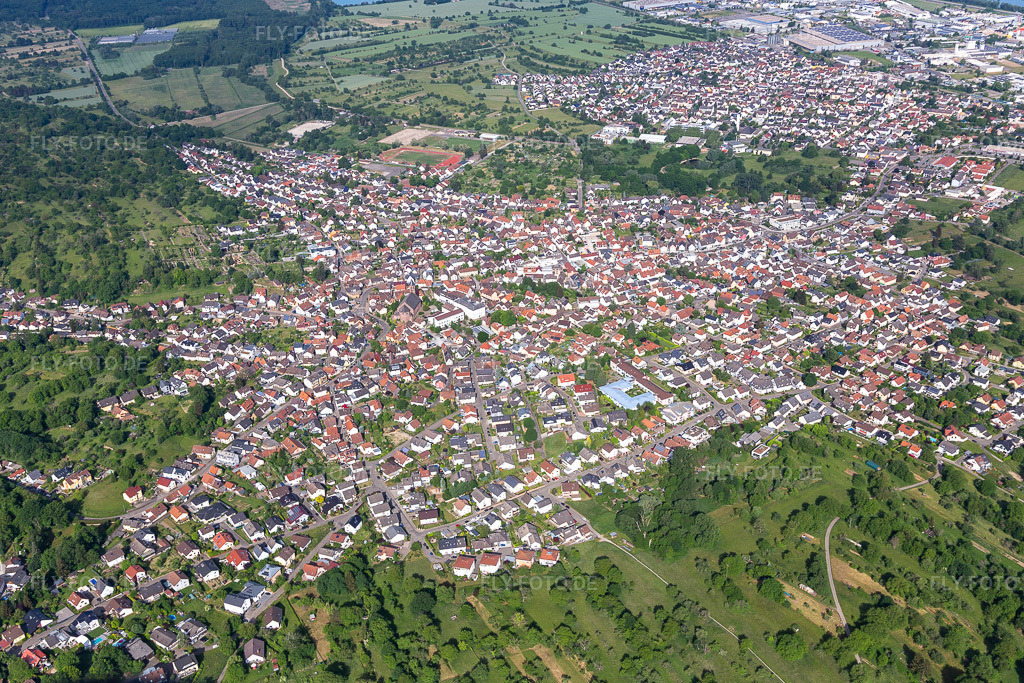 Luftbild:  in Malsch im Bundesland Baden-Württemberg in Deutschland. – Foto: IMG_131655.jpg vom 22.05.2022 durch Werner Riehm/FLY-FOTO.de – Auflösung des Originals: 5188 x 3459 px – Malsch