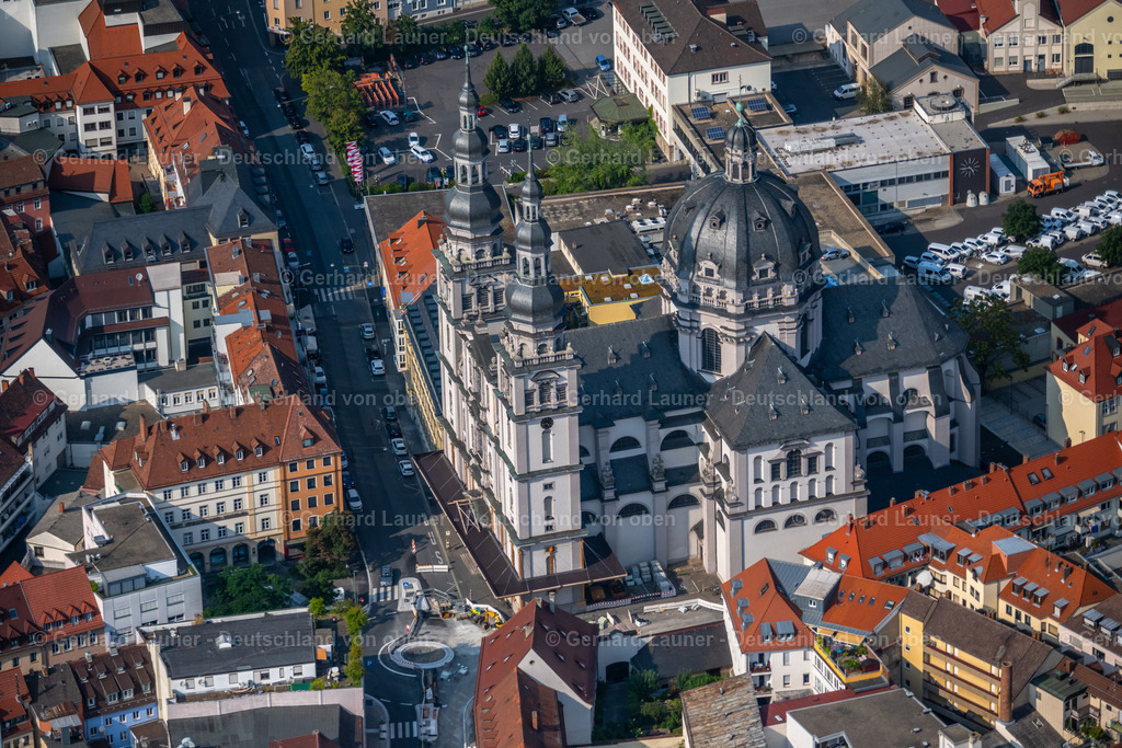 4047624 | Stift Haug wird die im Stadtteil Haug gelegene barocke Pfarrkirche St. Johannes in Würzburg bezeichnet, die dazugehörige Pfarrei als St. Johannes in Stift Haug. Die ehemalige Stiftskirche gehörte bis zur Säkularisation 1803 zum Kollegiatstift Haug