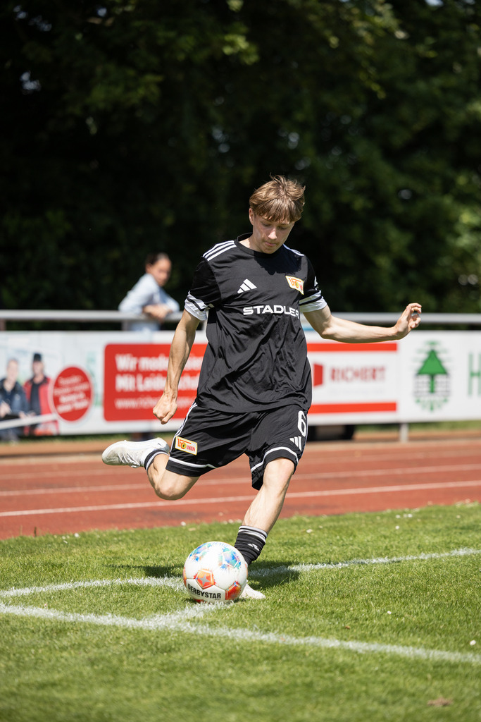 Fußball I Männer I 40. Pfingscup Hollage I 13127 | realhellocedii - Realisiert mit Pictrs.com