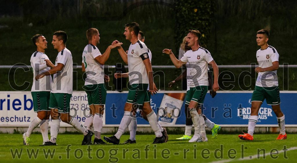 2023-09-01_111_FC_Schwaig_gegen_TSV_Gruenwald | Oberding, Deutschland, 01.09.2023:
Fußball, Landesliga Südost 2023 / 2024, 9. Spieltag, FC Schwaig gegen TSV Grünwald, Endergebnis: 3:1

Jubel nach dem 1:0 durch Markus Straßer (FC Schwaig, #11)

Foto: Christian Riedel / fotografie-riedel.net
