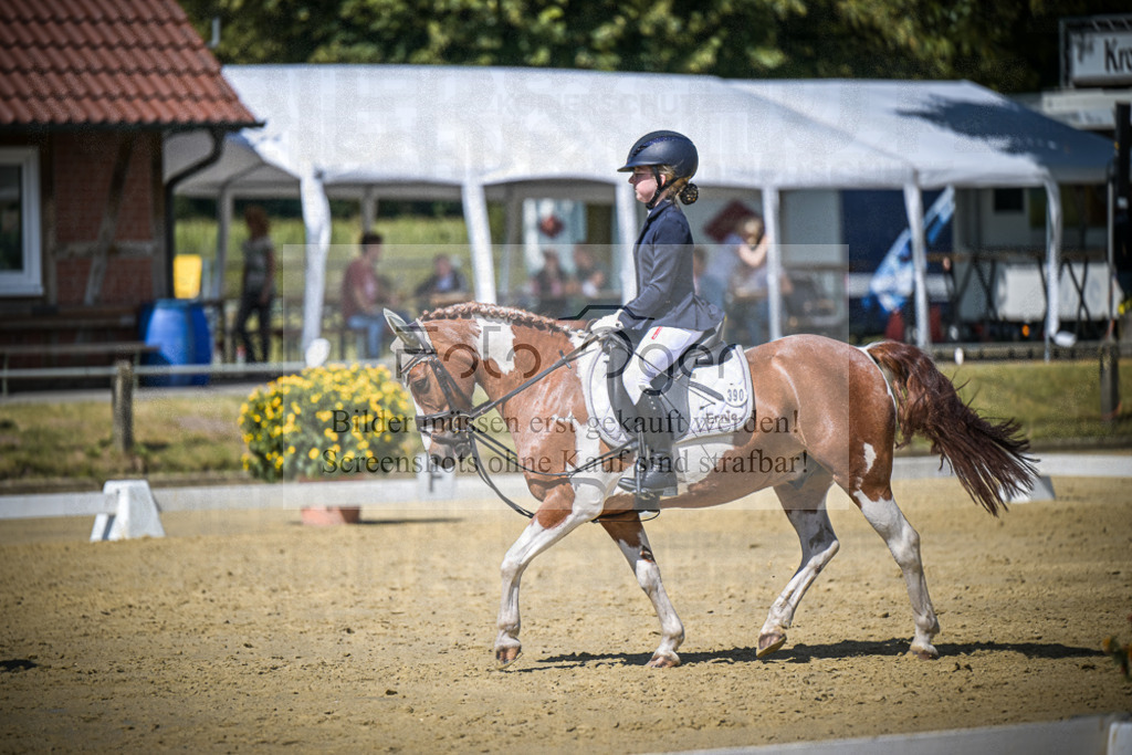 DOS_6579 | Entdecke hochwertige Reitturnierfotos von Foto Oger. Professionell, emotional und authentisch – jetzt Lieblingsmomente im Shop bestellen.Deutschlandweite Turnierfotografie. - Realisiert mit Pictrs.com