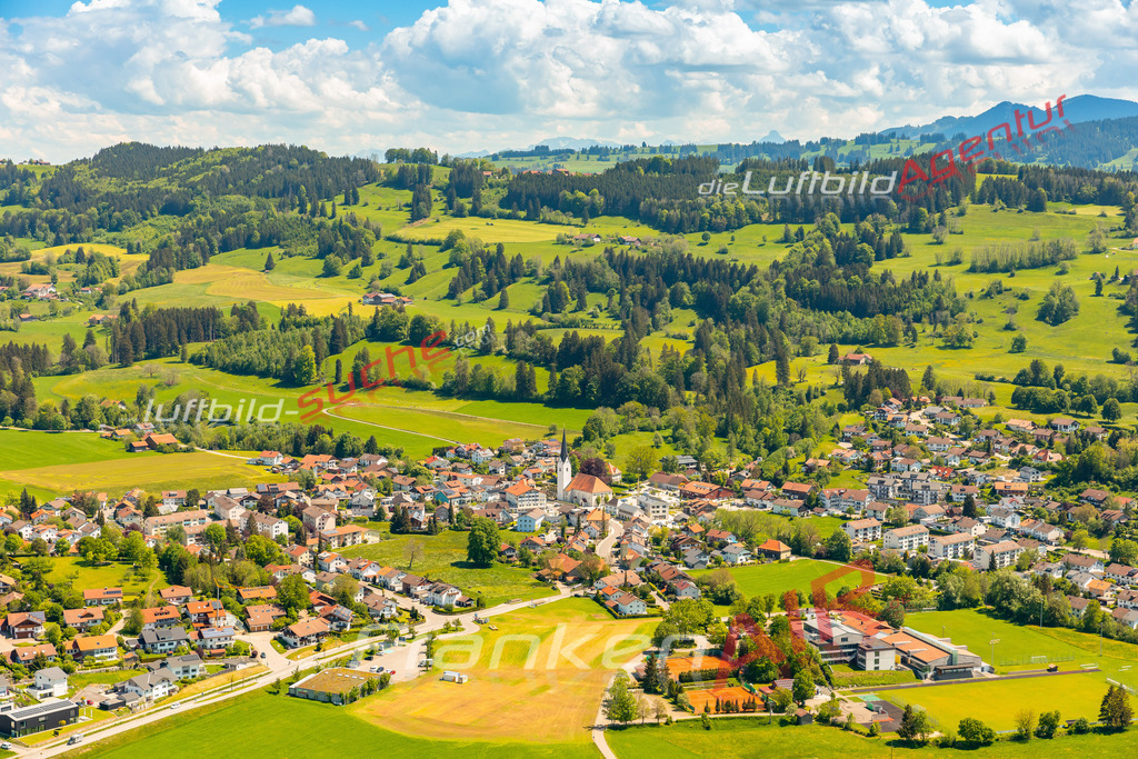 sulzberg-klassische-luftaufnahme-836-jahr-2024 | Das Luftbild zeigt :  Sulzberg - Die Luftaufnahme wurde 2024 vom UL-Flugzeug aus erstellt ( keine Drohne ) - Hochauflösende Luftaufnahme - Für grossformatige Ausdrucke geeignet. Die Geschenkidee !Mit Lizenz und Bildrechte bestellbar