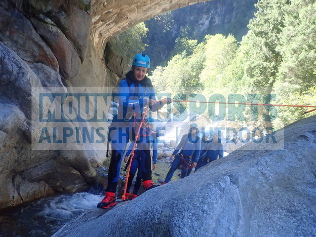 PC020008 | Bestelle die Bilder deines Berg- oder Wasser-Abenteuers mit Mountain Sports bequem von zu Hause aus direkt über unseren Online Fotoshop von pictrs.com. - Realisiert mit Pictrs.com