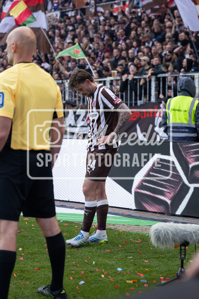Fußball I Männer I Saison 2025-2026 I Bundesliga I FC St. Pauli - VfL Wolfsburg I 12928 | realhellocedii - Realisiert mit Pictrs.com
