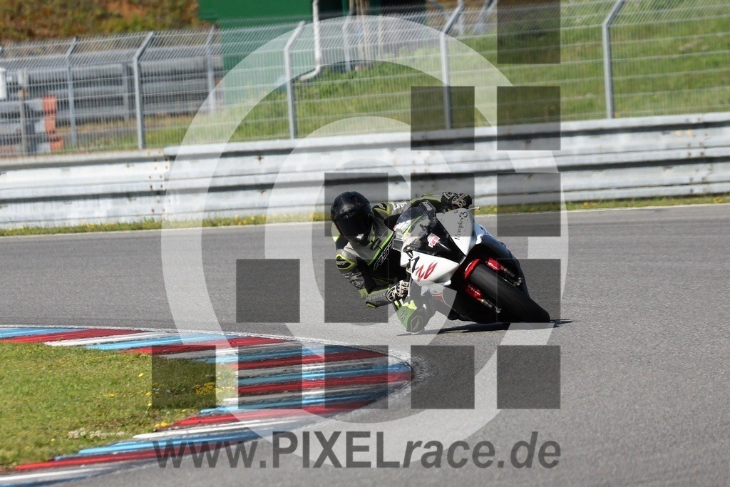 0226-20240618_12640 | Schöne Erinnerungen an spannende Momente - das festzuhalten ist unser Job. PIXELrace.de ist seit 2003 auf den Rennstrecken Europas unterwegs um die Action draußen beim Fahren und die wunderbare Stimmung imm Fahrerlager für euch einzufangen.