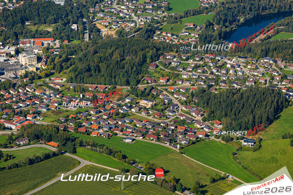 Die Luftaufnahme Wieshof - Regen wurde 2021 mittels Flugzeug (keine Drohne) erstellt. Hohe Auflösung -für große Poster und Wandbilder geeignet!