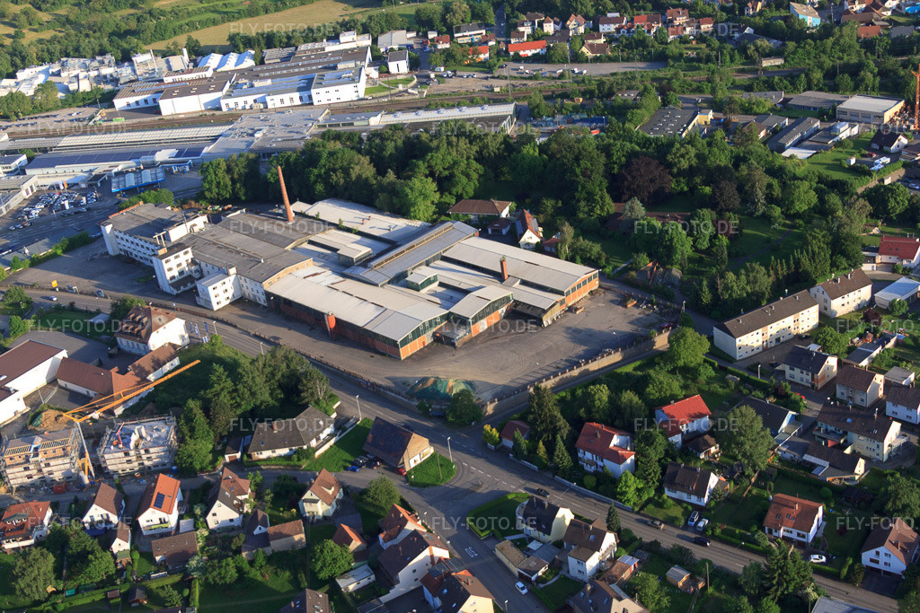 Luftbild: noch nicht abgerissenes Fabrik Steinzeugwerk am späteren Steinzeugpark im Ortsteil Diedelsheim in Bretten im Bundesland Baden-Württemberg in Deutschland. Foto: IMG_57823.jpg vom 14.06.2013 durch Werner Riehm/FLY-FOTO.deAuflösung des Originals: 4752 x 3168 px