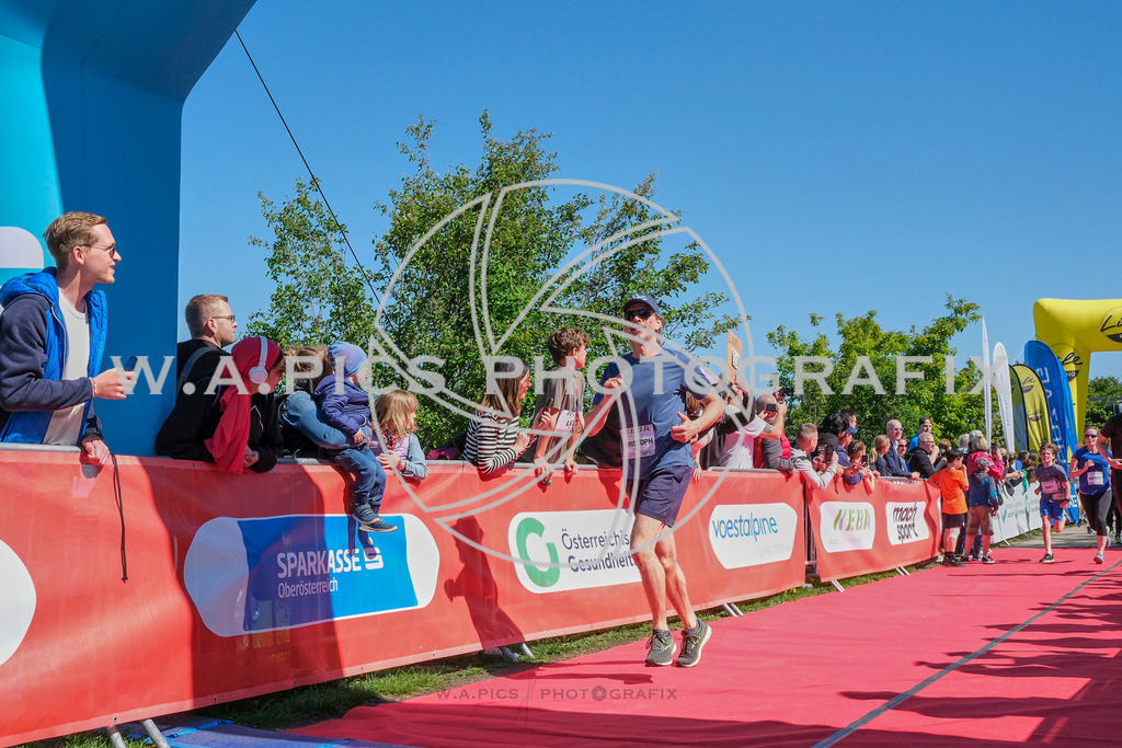 ..... | LINZ,AUSTRIA,27.April 24, Int. 3 Brückenlauf Linz  , Image shows: Photo: WAPICS / Michael ring