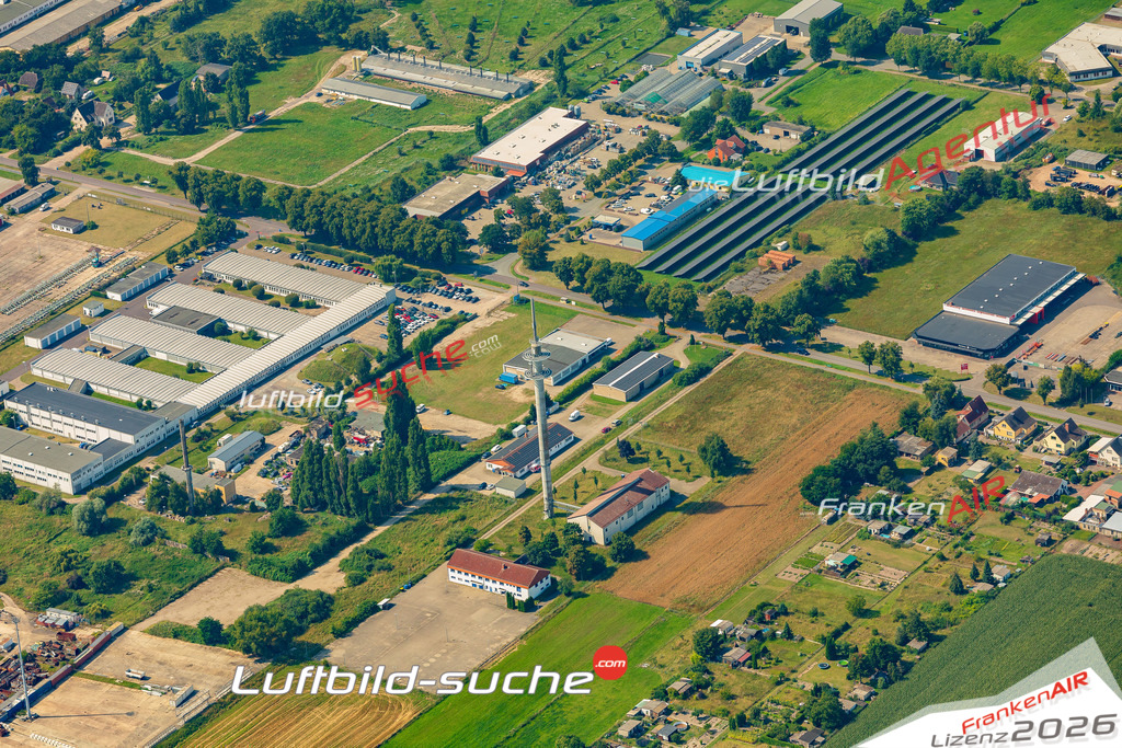 Luftbild der Stadt Osterburg - Das Luftbild wurde 2025 vom UL-Flugzeug heraus erstellt ( keine Drohnenaufnahme ) - Hochauflösende Luftaufnahme - für Wandbilder und großformatige Ausdrucke geeignet. Das besondere Geschenk!Hier alle&nbsp;Infos zur Lizenzierung der LuftaufnahmeWir fliegen auch dieses Jahr wieder in Ihre Region um Luftbilder zu erstellen.- Luftbild anfragen