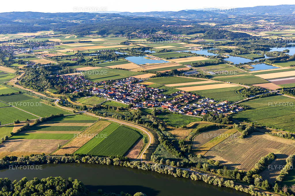 Kößnach https://www.kirchroth.de/ | Luftbild: Kößnach https://www.kirchroth.de/ im Ortsteil Kößnach in Kirchroth im Bundesland Bayern in Deutschland. Foto: IMG_133223.jpg vom 03.07.2022 durch ©2025 Werner Riehm fly-foto.de/copyright - Realisiert mit Pictrs.com