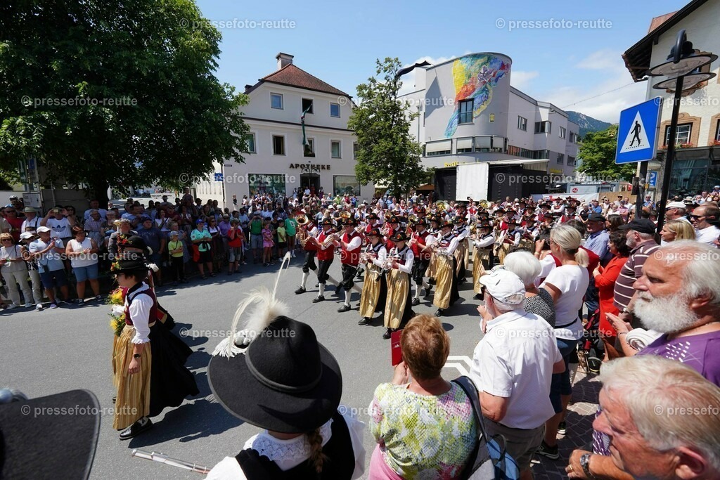 34-GRAEN2-Bundesmusikfest-2023-Juni16-Reutte-DSC01915 | Info aus dem Bezirk Reutte/Ausserfern Tirol sowie eine umfangreiche Bilddatenbank über die gesamte Region: Lechtal, Talkessel Reutte, Tannheimertal, Zwischentoren. Lech, Plansee, Zugspitze, Grenztunnel, B179, Fernpassstraße, Verkehr, Lawinen, Tradition, - Realisiert mit Pictrs.com
