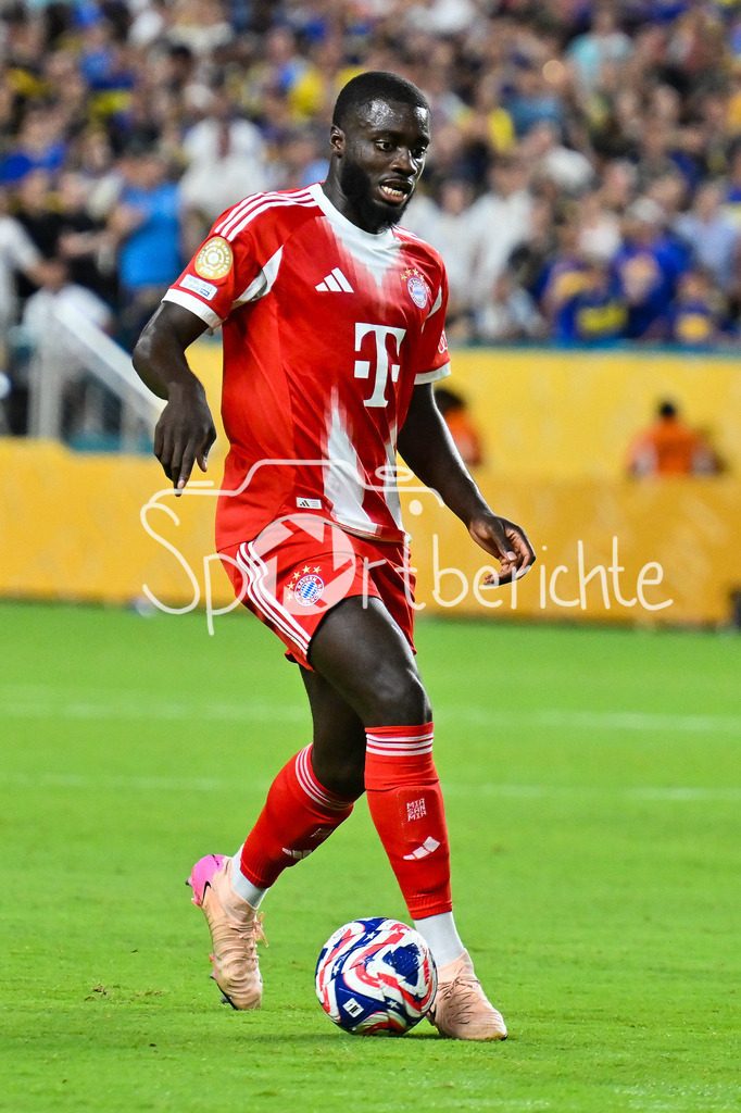 FC Bayern München - Boca Juniors | am Ball Dayot UPAMECANO (FC Bayern Muenchen 2) Einzelfoto / Freisteller / FIFA Club World Cup: FC Bayern Muenchen - Boca Juniors, Hard Rock Stadium am 20.06.2025 / NOT FOR SALE IN USA