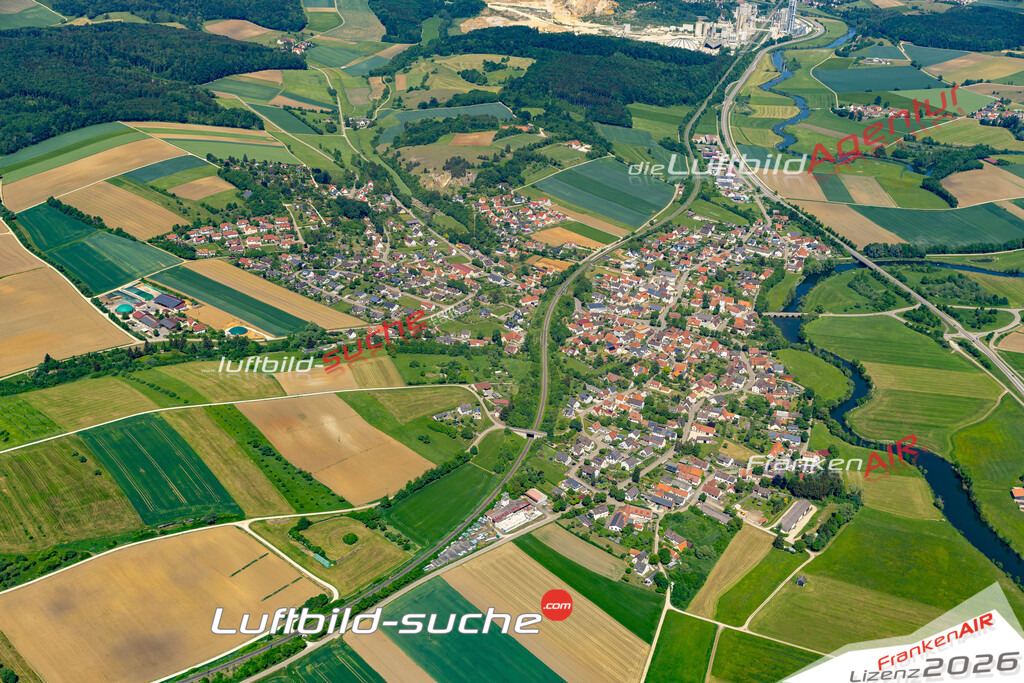 Die Luftaufnahme Ebermergen - Harburg wurde 2022 vom Flugzeug aus (keine Drohne) erstellt. Hohe Auflösung -für große Poster und Wandbilder geeignet - Garantiert!
