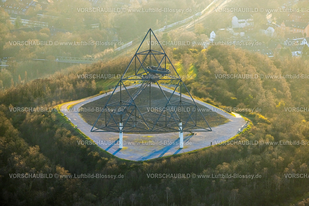 Bottrop251204603 | Luftbild, Tetraeder Skulptur und Sehenswürdigkeit von Architekt Wolfgang Christ, Landmarke auf der Bergehalde Beckstraße, Batenbrock-Nord, Bottrop, Ruhrgebiet, Nordrhein-Westfalen, Deutschland