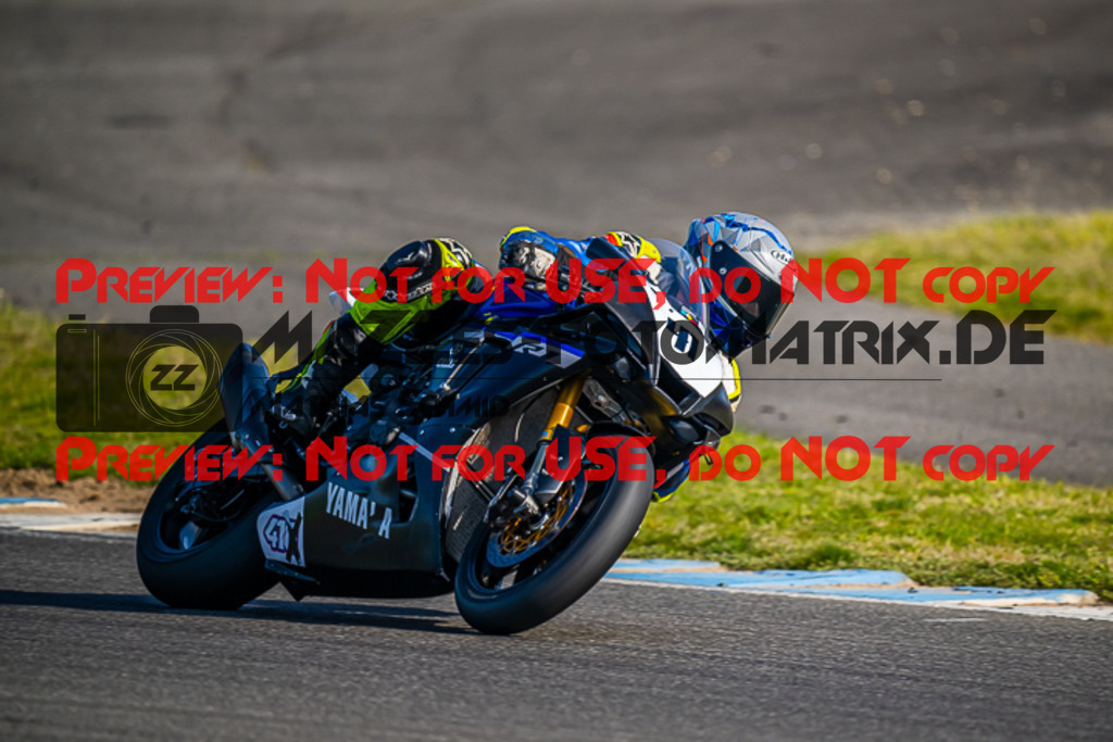 MaZZes_FotoMatrix_230410_2502 | WEISS