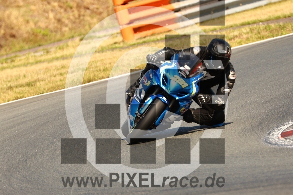 0281-20250719_11368 | Schöne Erinnerungen an spannende Momente - das festzuhalten ist unser Job. PIXELrace.de ist seit 2003 auf den Rennstrecken Europas unterwegs um die Action draußen beim Fahren und die wunderbare Stimmung imm Fahrerlager für euch einzufangen.