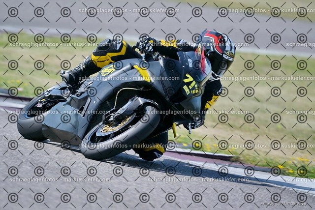 26BT02-0563 | markuskiefer.com - Realisiert mit Pictrs.com
