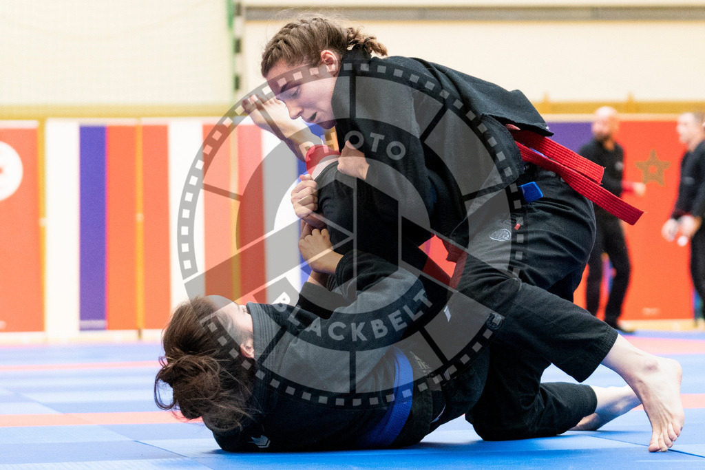 20231118PBB12173 | Fighters compete during the AJP Tour 600 Frankfurt Championship in Frankfurt/Main, Germany, on November 18, 2023.