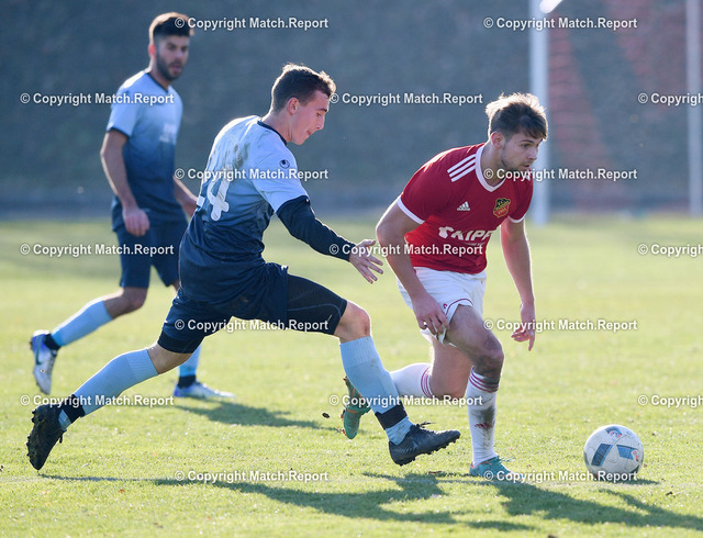 ulm | Fussball Kreisliga A 2  2018/2019    18.11.2018FC Holzhausen II - TuS Ergenzingen IIKai Schroeder (re, FC H II) gegen Jonas Arnold (li, TuS)FOTO: ULMER PressebildagenturxxNOxMODELxRELEASExx