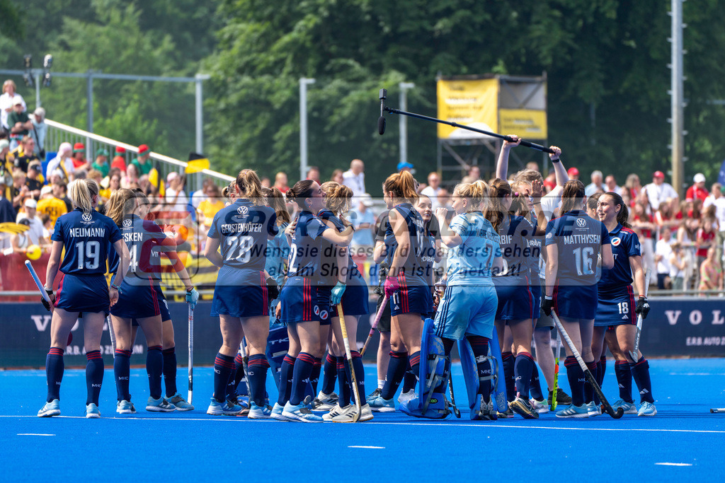 Final4_20250531-1053-HK107433 | Krefeld, Deutschland, 31.05.2025:  Feldhockey Final4 2025 – „Deutsche Feldhockey-Meisterschaften 2025“ im Gerd-Wellen-Hockeyanlage am 31.05.2025 in Krefeld, Deutschland. (Foto von Kramhöller/Fehrmann/Kaste)Krefeld, Germany, 31.05.2025: Feldhockey Final4 2025 – „Deutsche Feldhockey-Meisterschaften 2025“ in Gerd-Wellen-Hockeyanlage at 31.05.2025 in Krefeld, Deutschland. (Foto from Kramhöller/Fehrmann/Kaste)