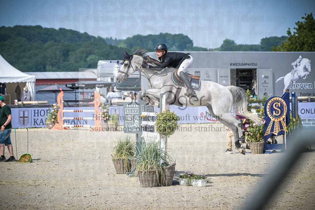 DOS_7098 | Entdecke hochwertige Reitturnierfotos von Foto Oger. Professionell, emotional und authentisch – jetzt Lieblingsmomente im Shop bestellen.Deutschlandweite Turnierfotografie. - Realisiert mit Pictrs.com