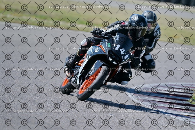 26BT01-0554 | 140 - Realisiert mit Pictrs.com