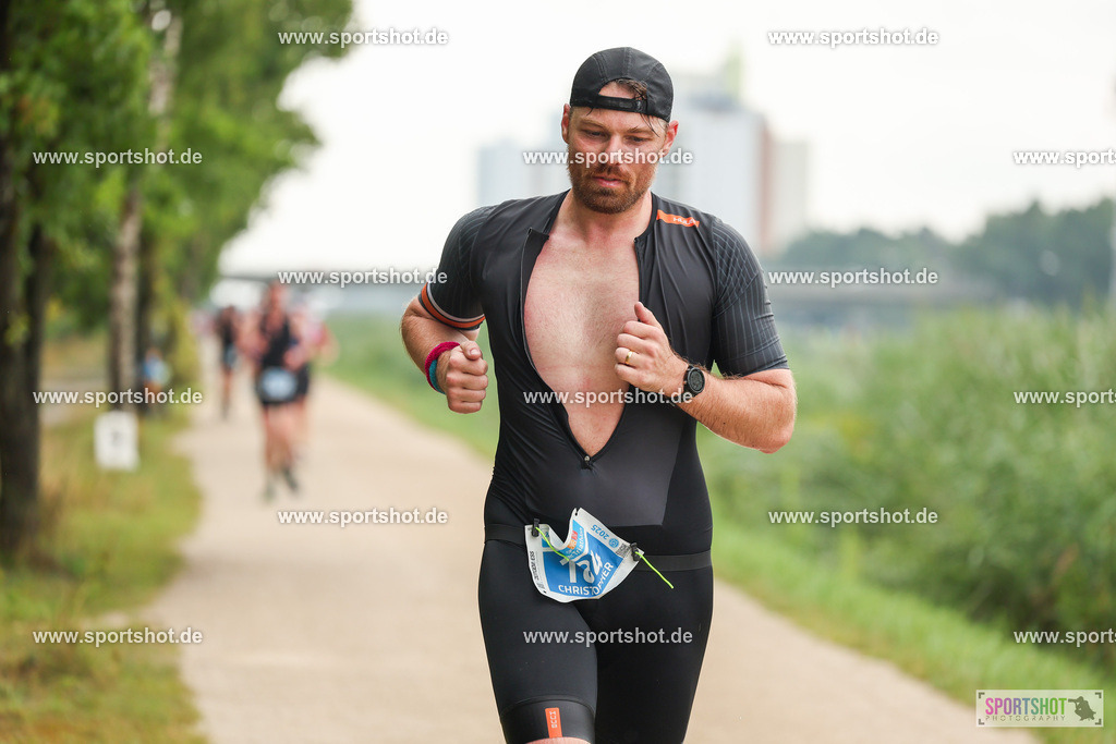 LUR_2002 | 34. M-net Erlanger Triathlon 2025 #erlangertriathlon  #mnettriathlon2025 #mnettriathlon #team #olympischedistanz #mitteldistanz #triathlon #maindonaukanal  #erlangertriathlon2025 #yourpictrs #tv1848 #tv1848erlangen  #triathlonbayern #sportinerlangen #demsportverbunden #sportshot_your_pictrs Copyright: www.sportshot.de