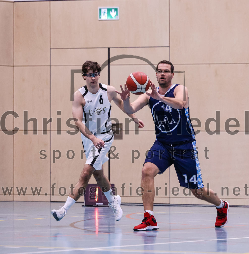2022-04-03_022_TSV_Vaterstetten_gegen_SV_Weissblau-Allianz_Muenchen | Vaterstetten, Deutschland, 03.04.2022:
Basketball, Bezirksoberliga Herren 2021 / 2022, 14. Spieltag, TSV Vaterstetten gegen SV Weißblau-Allianz München, Endergebnis: 86:54

Maximilian Rothe (TSV Vaterstetten, #6), Christian Metzner (SV Weißblau-Allianz München, #14)

Foto: Christian Riedel / fotografie-riedel.net