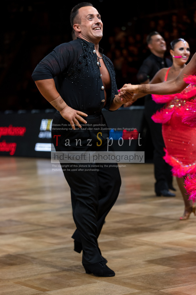 20241109_DM-Formationen_Vorrunde_0520 | Tanzsportbilder, Standardtanz, Lateintanz, WDSF, DTV, LTVB, dancecomp, goc, hessen tanzt, blaues band der spree, walzer, tango, wiener walzer, slowfox, quickstepp, samba, rumba, cha-cha-cha, paso doble. jive, hd-kroft photography, turniertanzsport