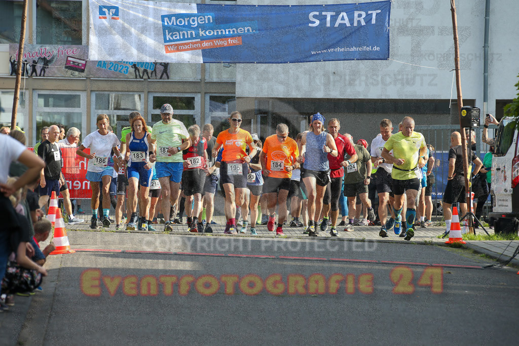 230804_1808_EX1_3715 | Sportfotografie im Rhein-Sieg Kreis, Köln, Bonn, NRW, Rheinland Pfalz, Hessen, etc. Unser Tätigkeitsfeld umfasst den Laufsport vom Volkslauf über den Marathon, Duathlon, Triathon bis zum Ultralauf wie Kölnpfad Ultra oder Schindertrail.