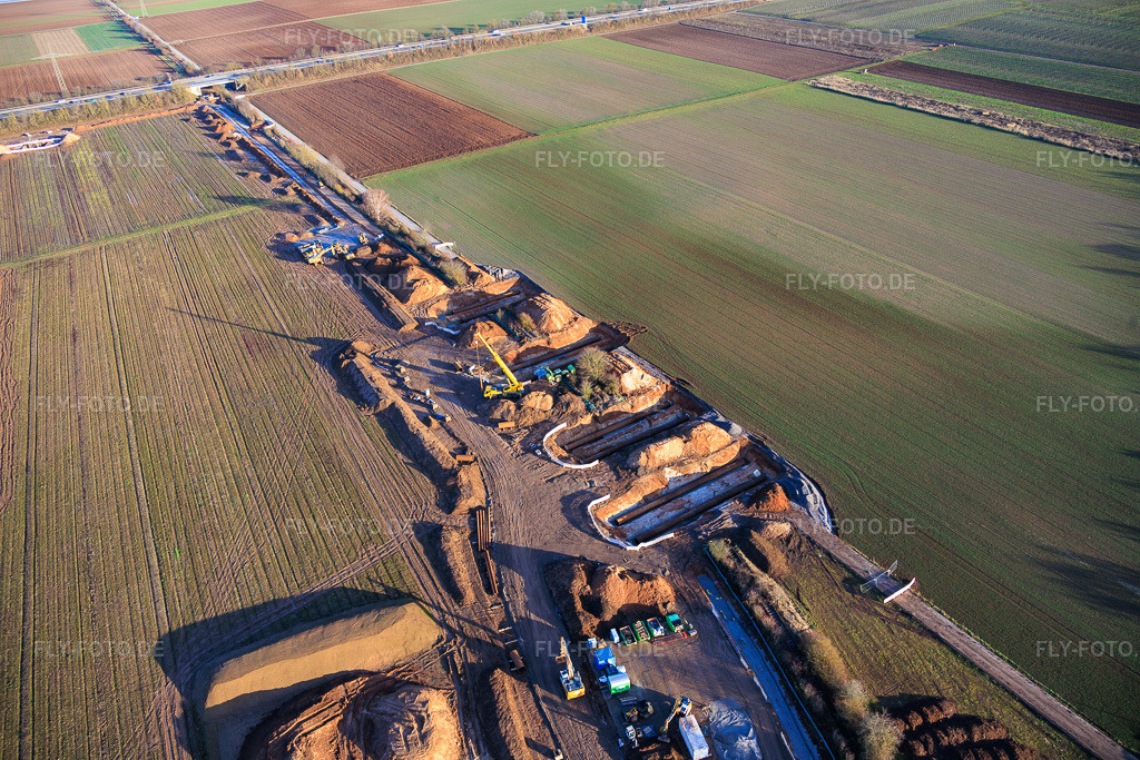 Luftbild: Baustelle der Vulcan Energy für eine Anlage zur Gewinnung von Lithium und Erdwärme auf dem Radweg und der ehemaligen Bahnstrecke zwischen Herxheim und Landau in Landau in der Pfalz im Bundesland Rheinland-Pfalz in Deutschland. Foto: IMG_153050.jpg vom 07.02.2026 durch Werner Riehm/FLY-FOTO.deVULCAN ENERGY RESOURCES