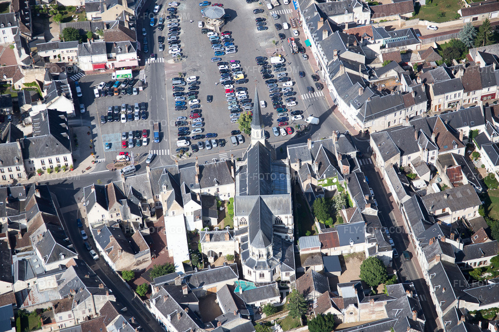 Aerial view: View of the town in Montoire-sur-le-Loir in the state Loir et Cher, France.Photo: IMG_081148.jpg taken on 06/19/2015 by Werner Riehm/FLY-FOTO.comResolution of the original: 5472 x 3648 px